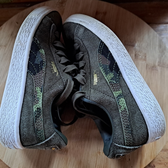 Puma Sneakers, Kid Size 13, Green Camouflage, Suede Low Tops, Skateboard Shoes - Picture 7 of 12